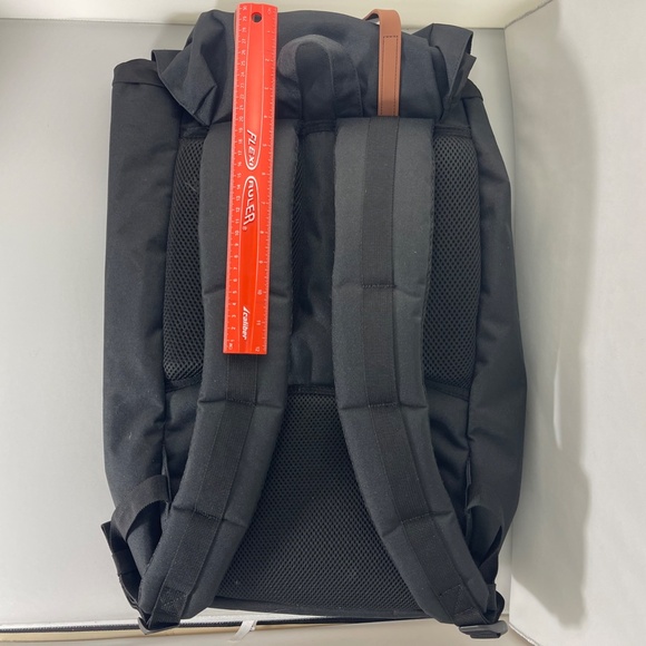 Hershel Retreat Black Backpack - Like New - Picture 4 of 9